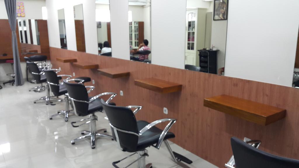 Biz Hotel Ambon Buitenkant foto