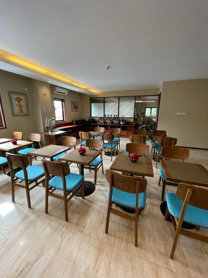 Biz Hotel Ambon Buitenkant foto