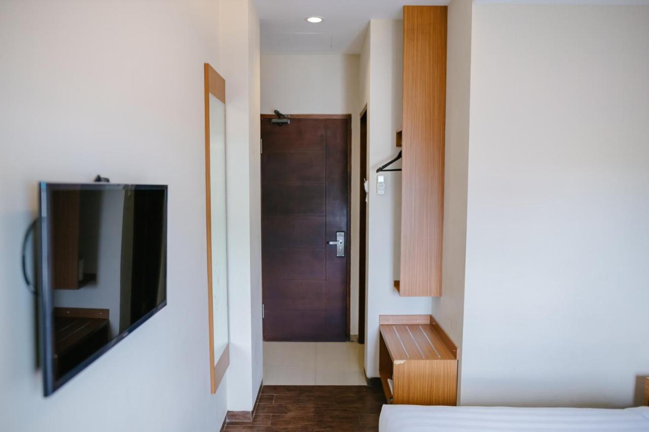 Biz Hotel Ambon Buitenkant foto