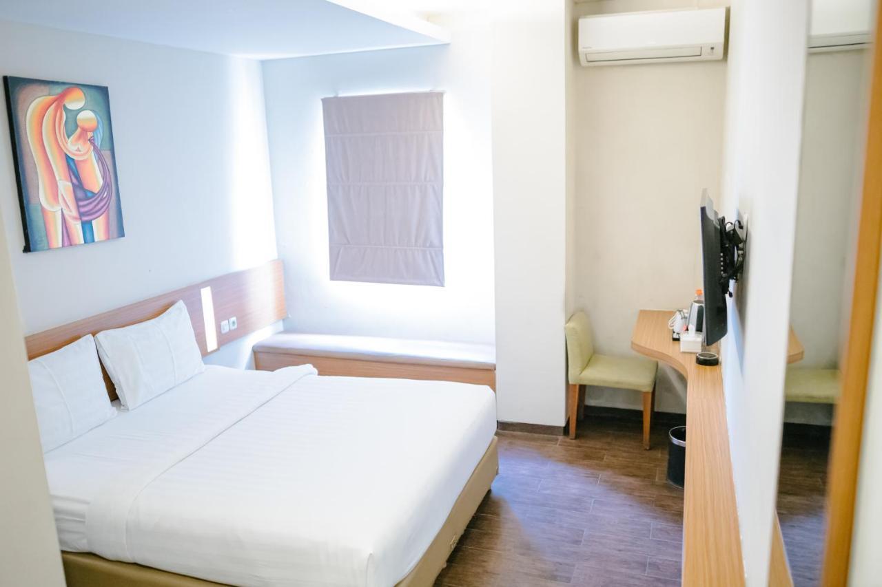 Biz Hotel Ambon Buitenkant foto