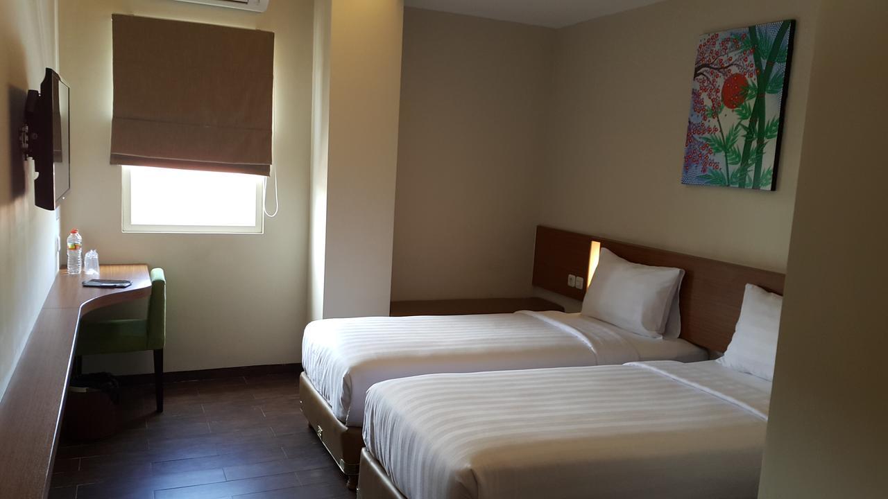 Biz Hotel Ambon Buitenkant foto