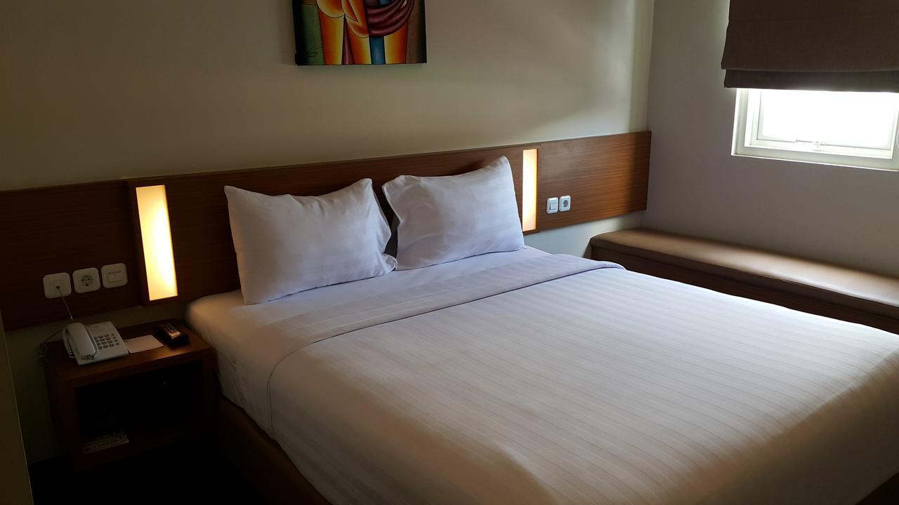 Biz Hotel Ambon Buitenkant foto