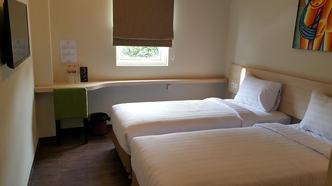 Biz Hotel Ambon Buitenkant foto