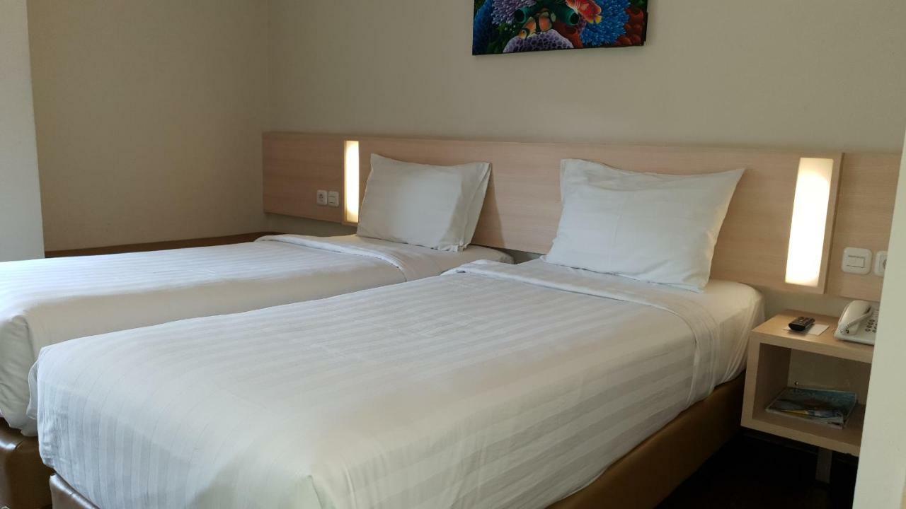 Biz Hotel Ambon Buitenkant foto