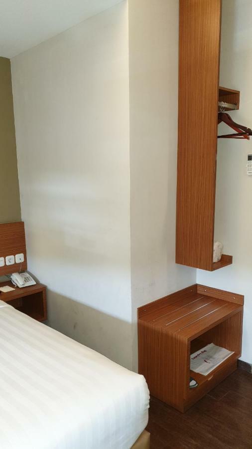 Biz Hotel Ambon Buitenkant foto